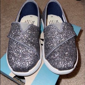 TOMS Pewter Glitter Toddler Girl Shoes size 7 New